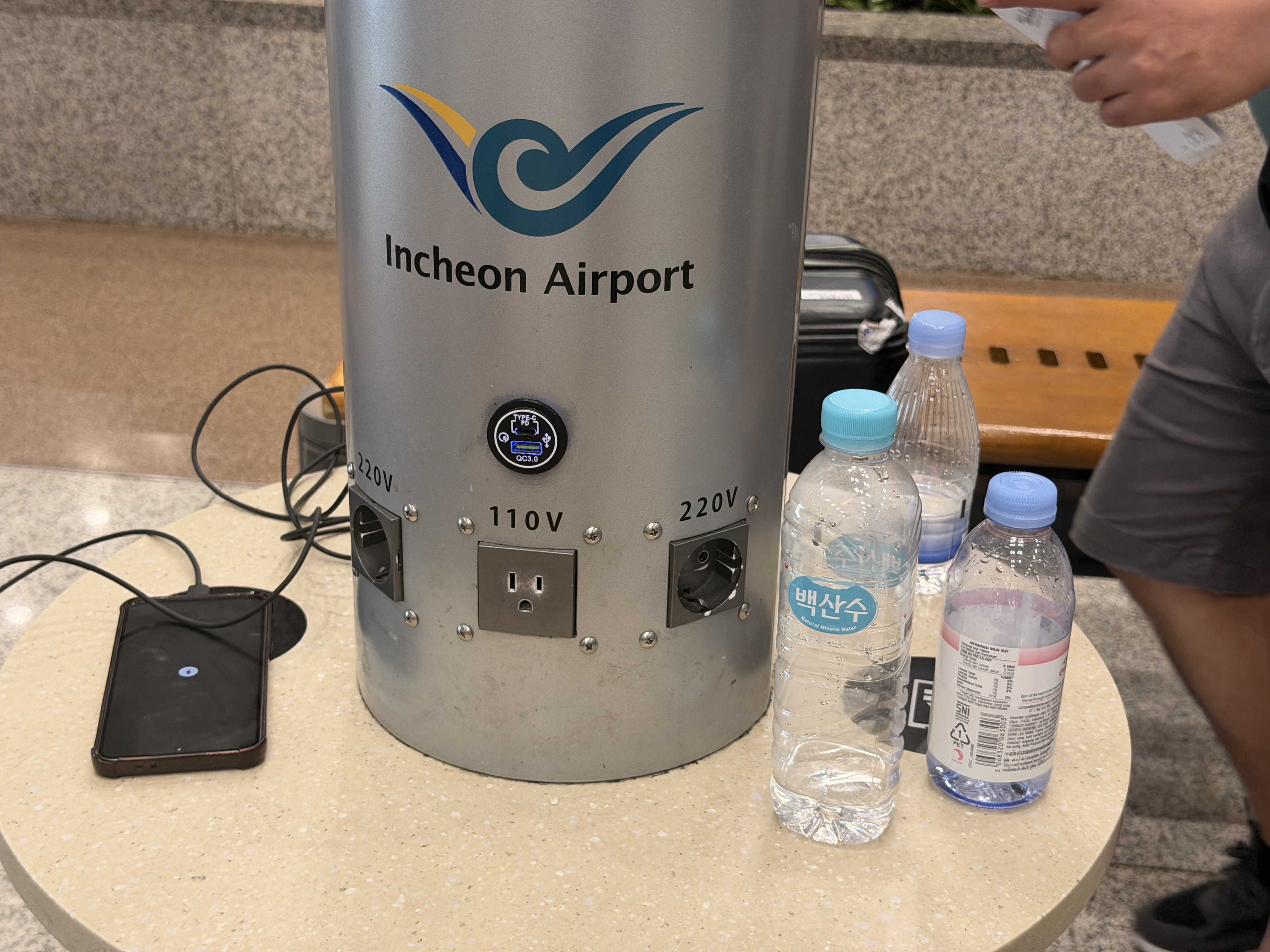 Labeled 220V 110V and USB-C outlets at an Incheon Airport charging station