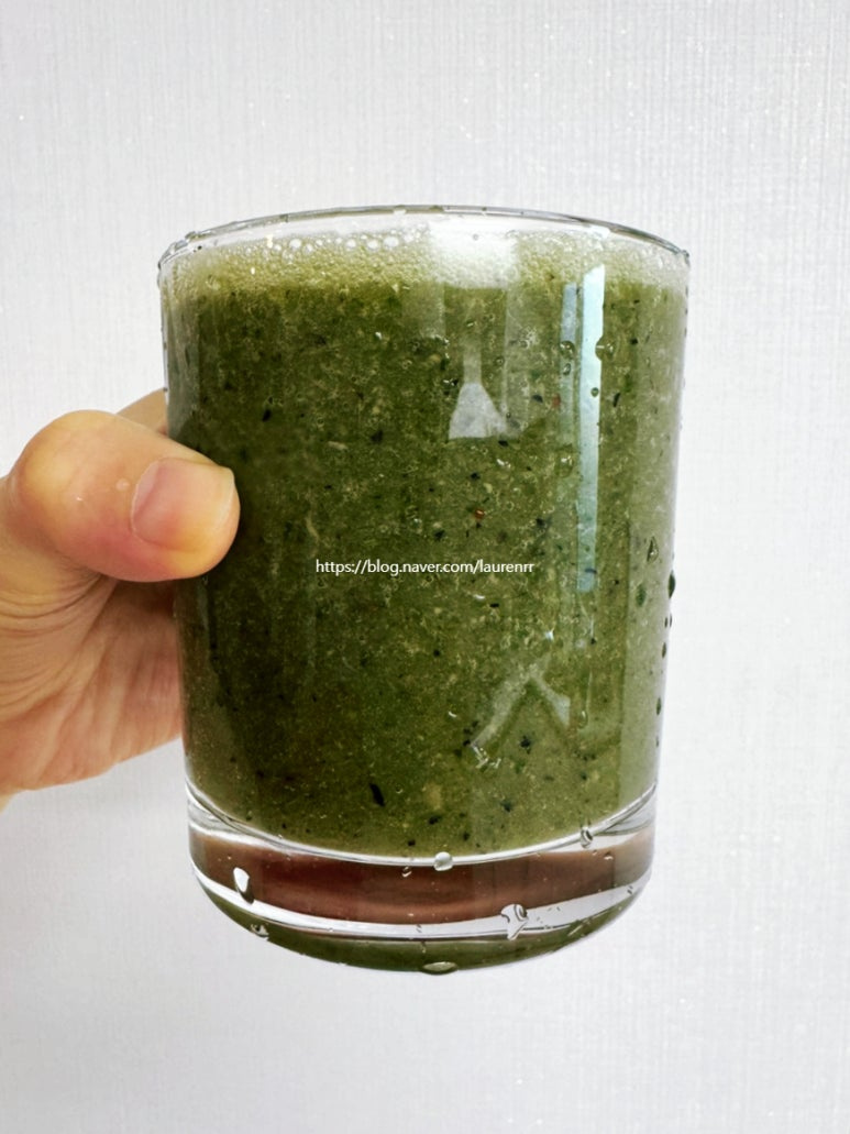 Green smoothie with kale, tomato, and vegetables